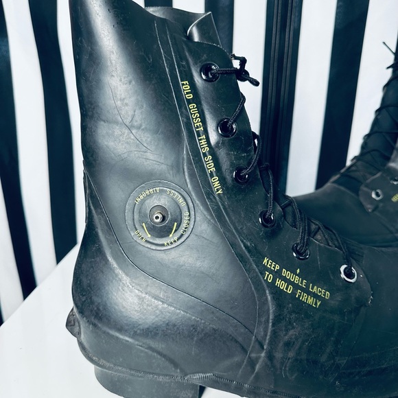 US Military Issue (1977) Mickey Mouse Bunny BATA Rubber Boots - 11R - Picture 11 of 12